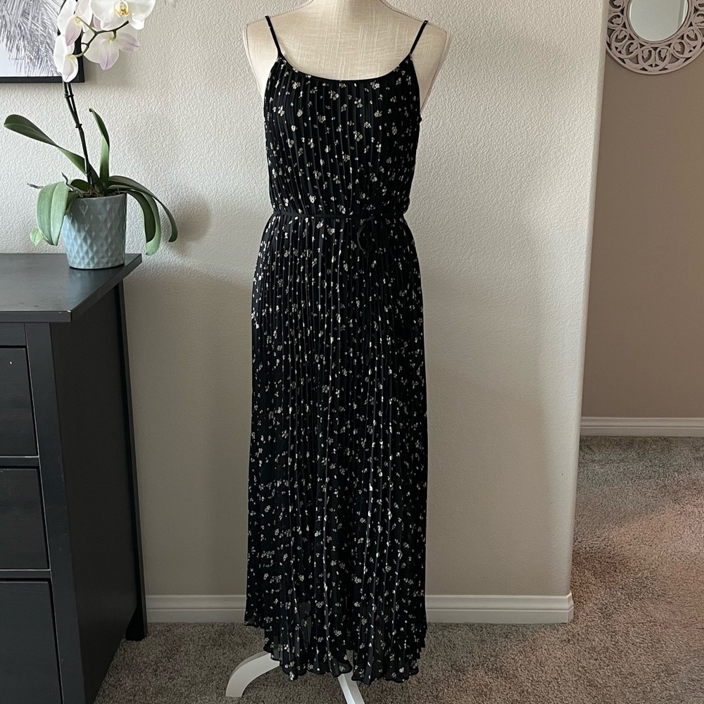 H&M floral pleated dress - Picture 2 of 7